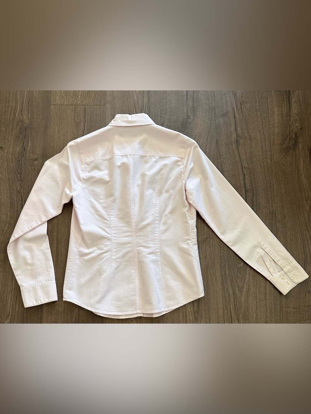 Vineyard Vines Women’s Light Pink Pinstripe Button-Down Oxford Shirt - Picture 3 of 8
